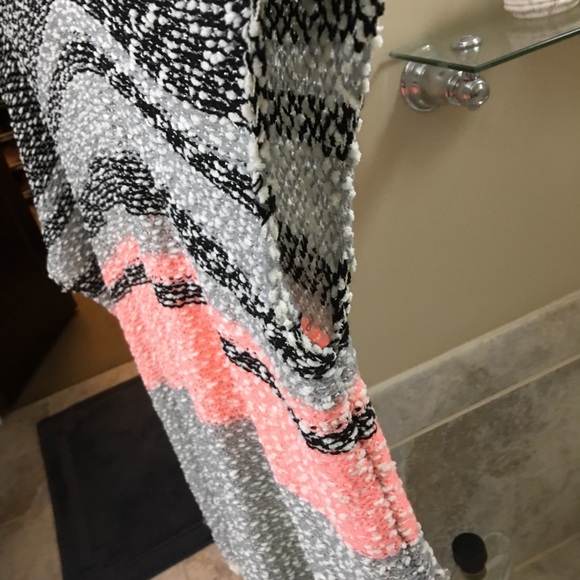 Cowl neck Sweater /poncho with sleeves & long back - Picture 3 of 4